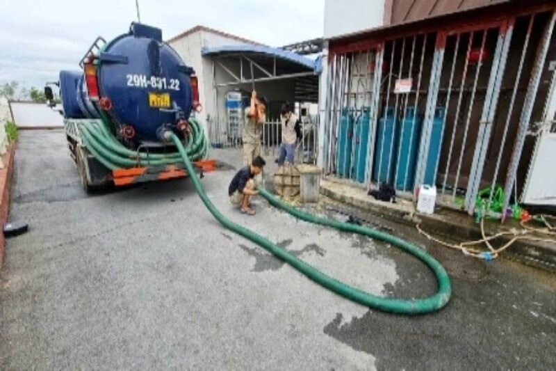 Hút bể phốt cho nhà kho 